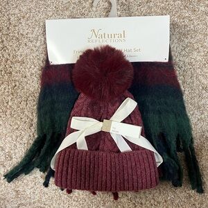 Natural Reflections Maroon and Dark Green Scarf and‎ Hat Set